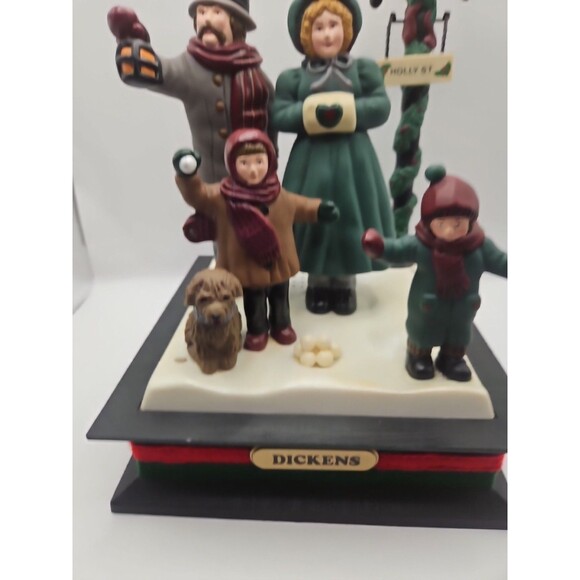 Vintage Christmas Lighted Carolers Musical Holiday Scene Figure 11" - Picture 2 of 16